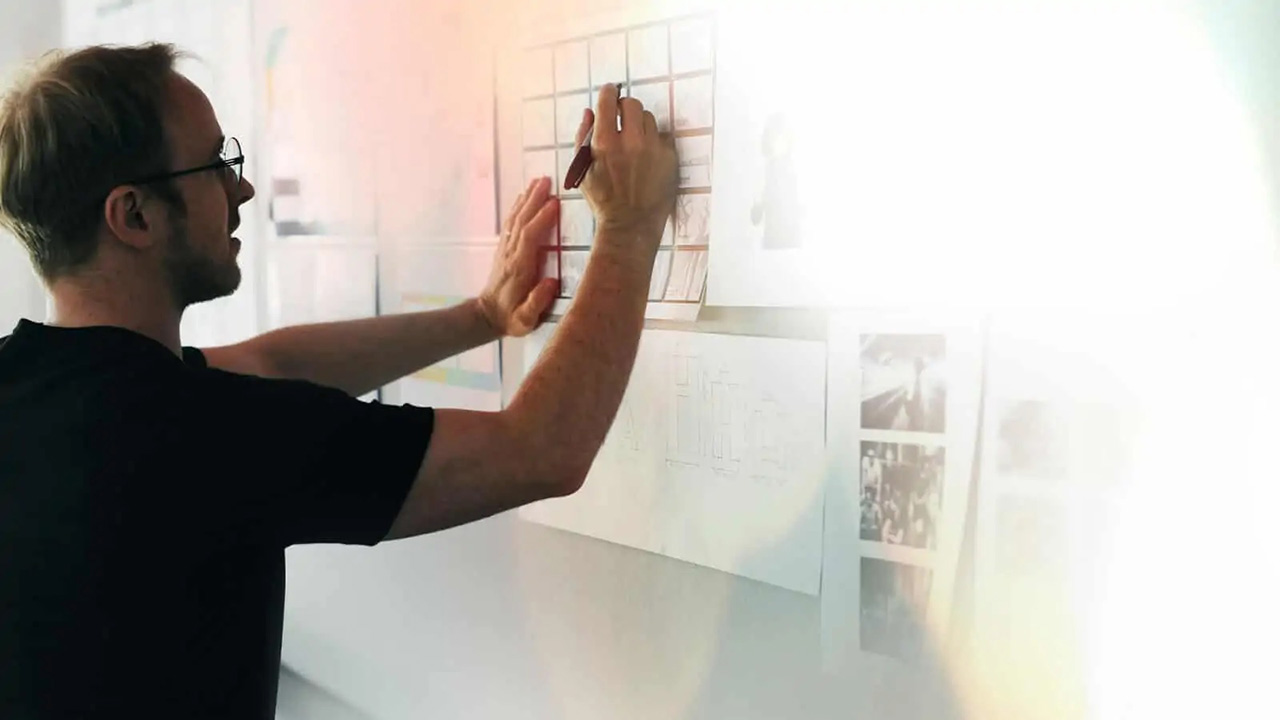 Depending on the type of service they provide, business consultants perform different consulting duties.